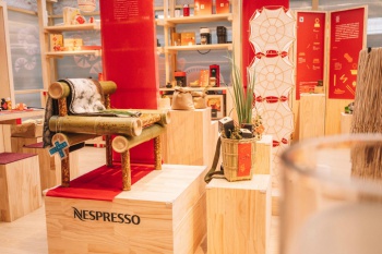Nespresso与卷宗创造中心在深圳打造一间充满年味、独具意韵的挥春咖啡馆