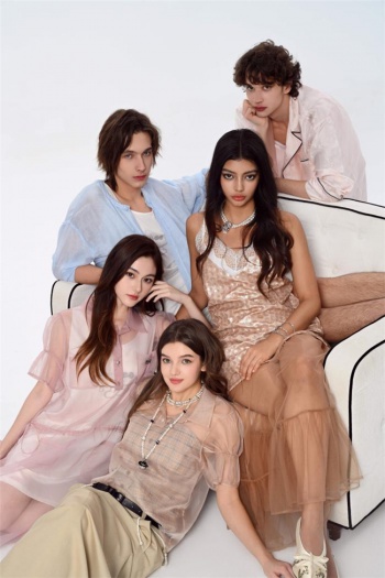 MeetMimiQ上海前滩太古里盛大启幕，潮流真丝美学点亮魔都