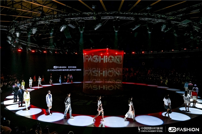 中国国际时装周大秀直击：京东JD FASHION自研面料首发 树立品质新标杆