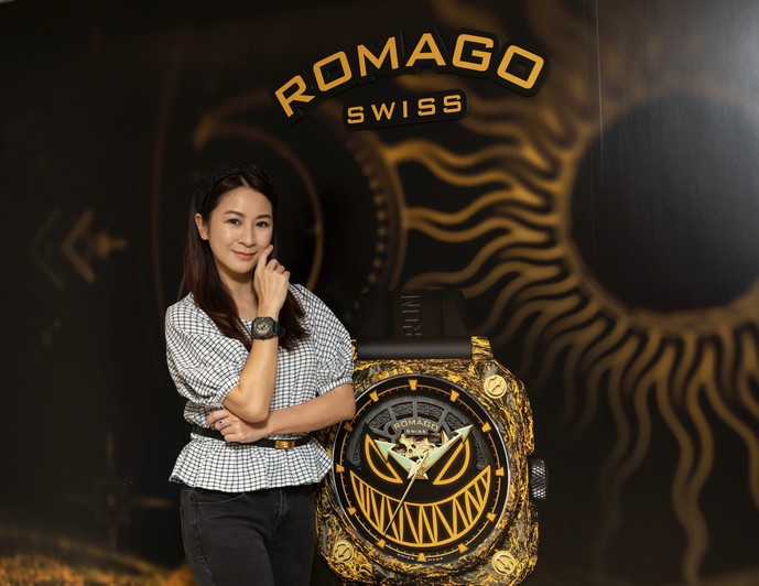 ROMAGO全球首枚18K黄金夜光碳纤腕表RM111-GD于香港东方表行旗舰店隆重发布