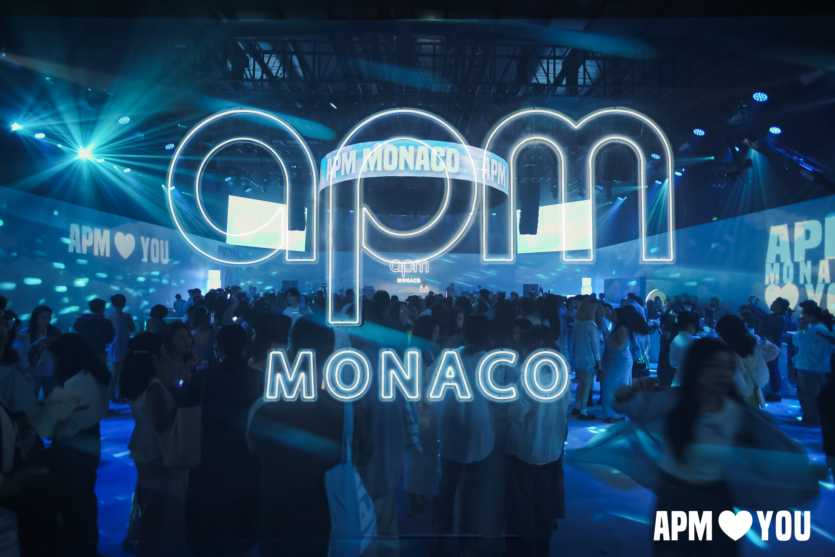10. APM Monaco“粉彩追梦live”成都音乐节品牌活动内场.JPG