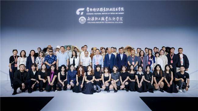 优秀毕业设计作品亮相中国国际大学生时装周