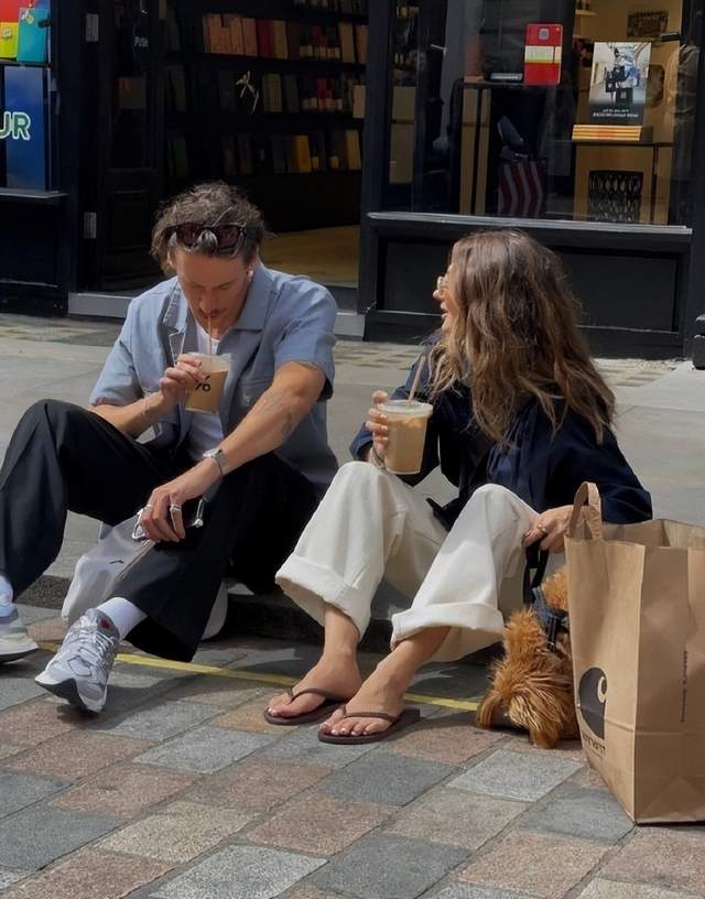 极简才是顶流!Chloe Hayward的实穿法则，轻松拿捏ins 博主氛围感