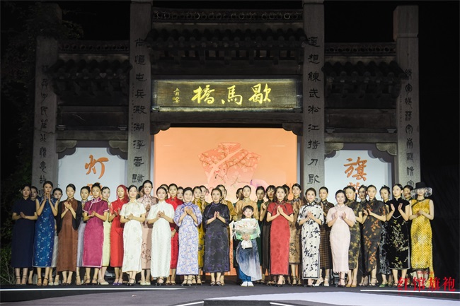 10.红馆旗袍于千年水乡歇马桥呈现“数韵昆山·码上江南”主题数字非遗大秀.jpg