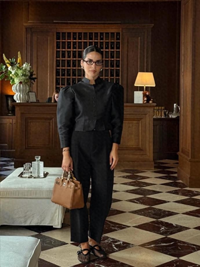 想穿得松弛又出挑?时尚博主Jelena Simeonova 的穿搭给你新思路