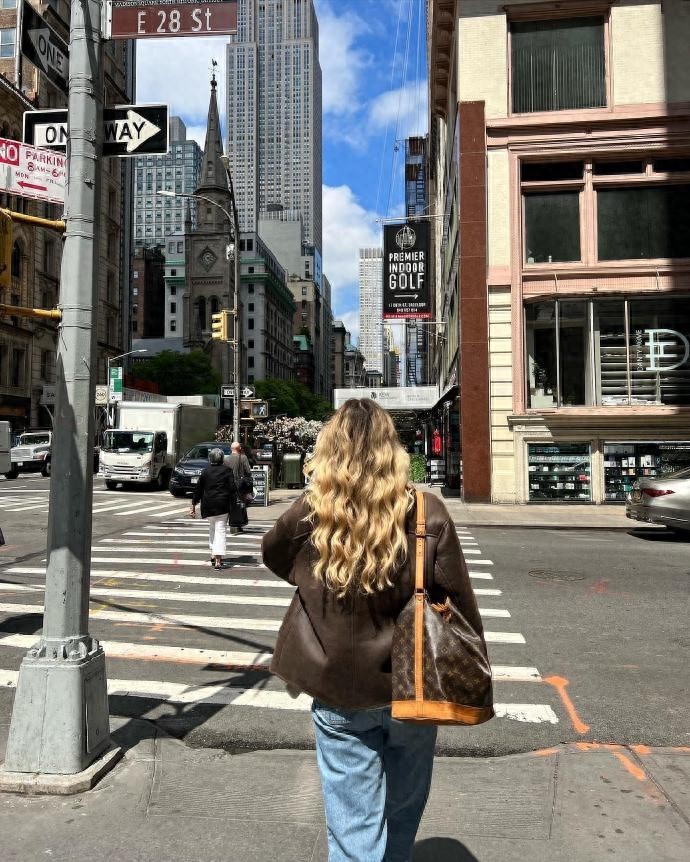 解锁秋日氛围感 ins时尚博主Celine 教你穿出自带滤镜的慵懒