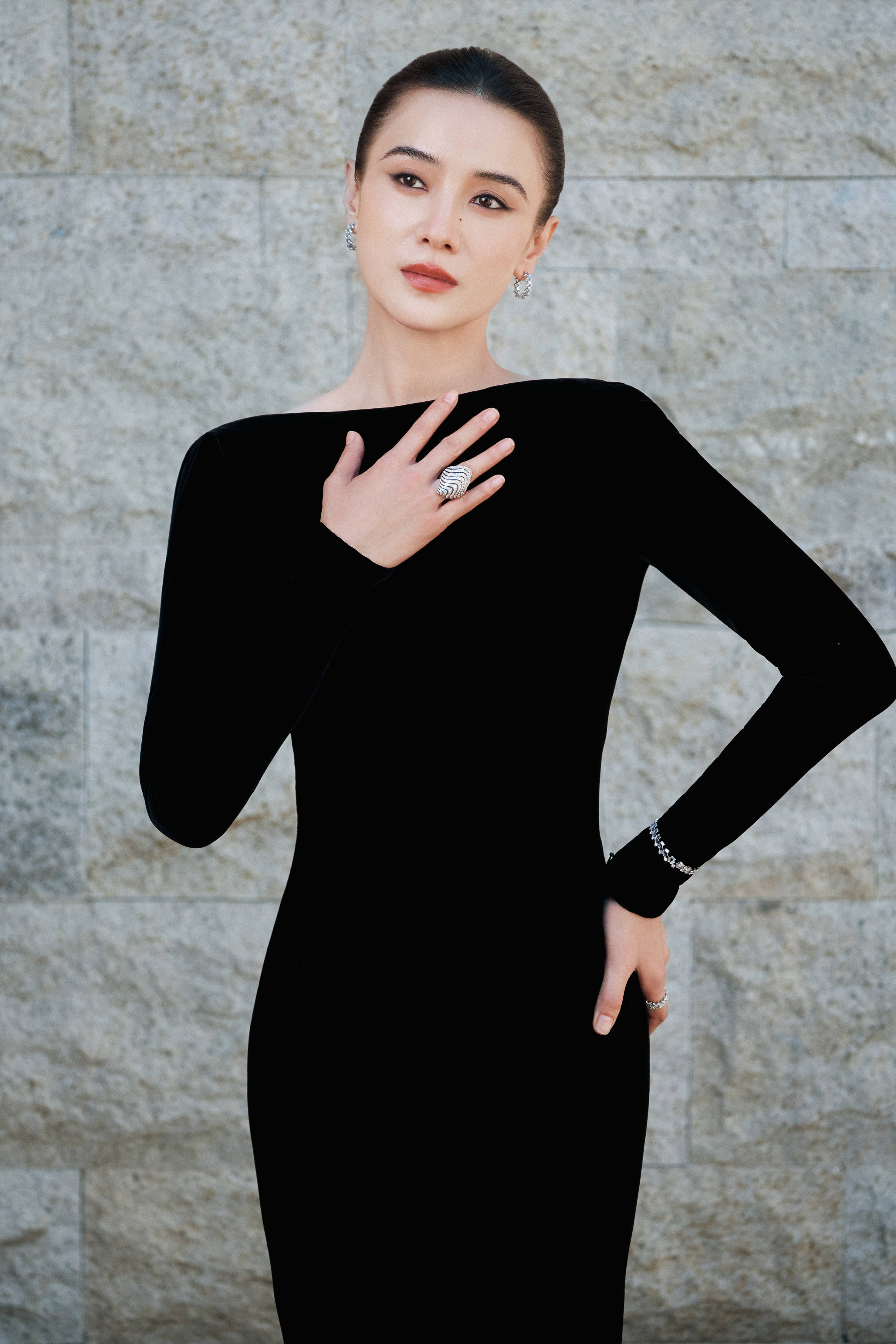 SAINT LAURENT BY ANTHONY VACCARELLO 经典系列新品发布