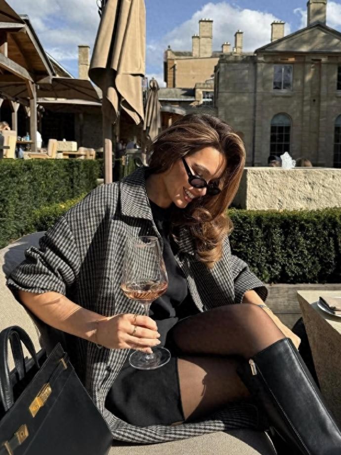 ins时尚博主lilliegracep 的穿搭哲学：简约却不简单的美