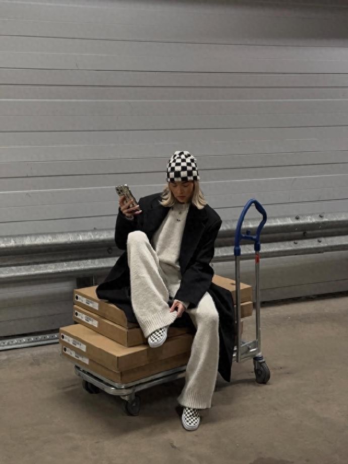 简约不简单!ins时尚博主laurenxwatsonnn极简风穿搭指南