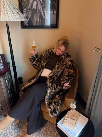 北欧ins时尚博主的春节心机穿搭|简约色系也能穿出新年仪式感