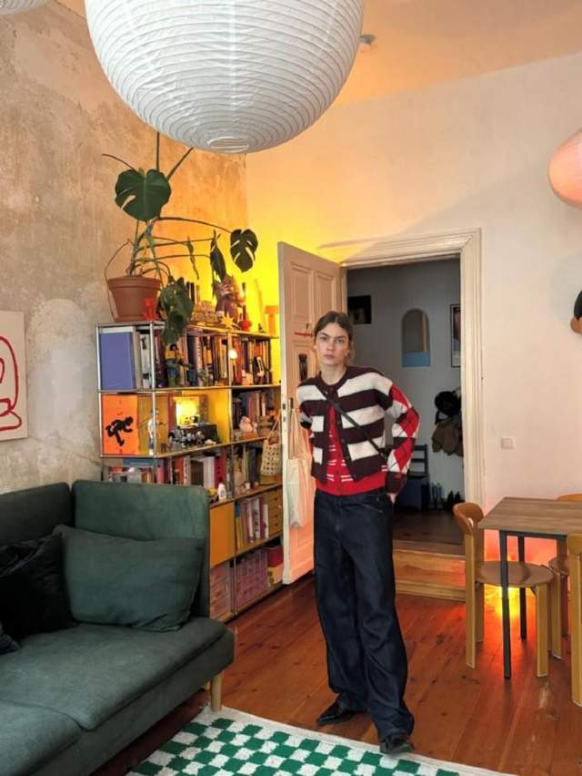 跟着柏林博主 isismarianiedecken 学穿搭|低饱和 + 亮色碰撞太绝了