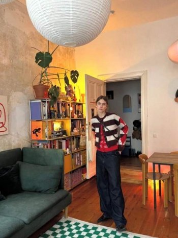 跟着柏林博主 isismarianiedecken 学穿搭|低饱和 + 亮色碰撞太绝了