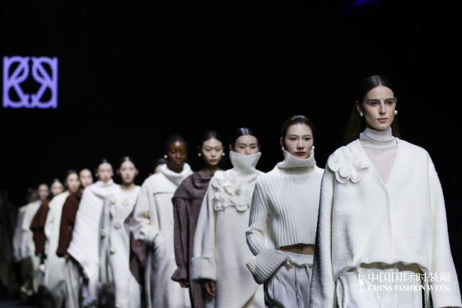 栖野藏锦：KIPMIC STYLE 2026秋冬，以时装重塑内在肌肤