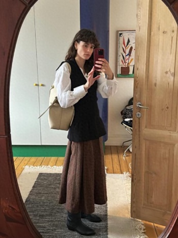 ins时尚博主Simone Noa复古美学：撞色点缀，日常穿搭自带画展质感