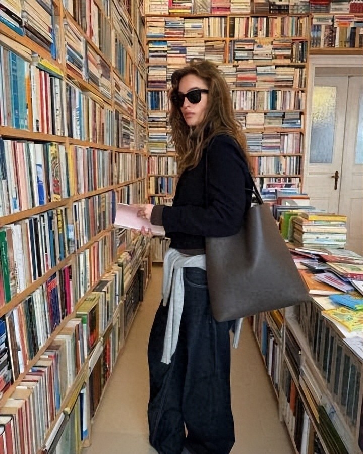 松弛感拍照 + 穿搭双模板，ins时尚博主的造型太好抄