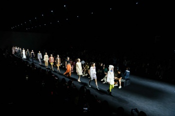 WE PRIVE 上海时装周2026SS 「破岩生花」