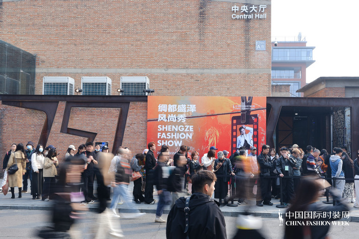 生态理念与生活场景深度融合，绸都盛泽风尚秀闪耀中国国际时装周