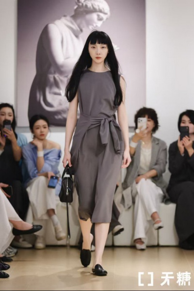 从服装到诗意表达，无糖三周年以一场艺术订货会回应品牌初心与长期主义