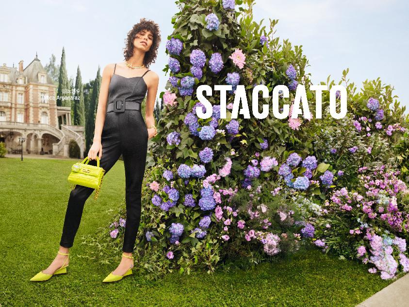 思加图STACCATO​发布2022新季产品 国际超模Mica Arganaraz倾情演绎