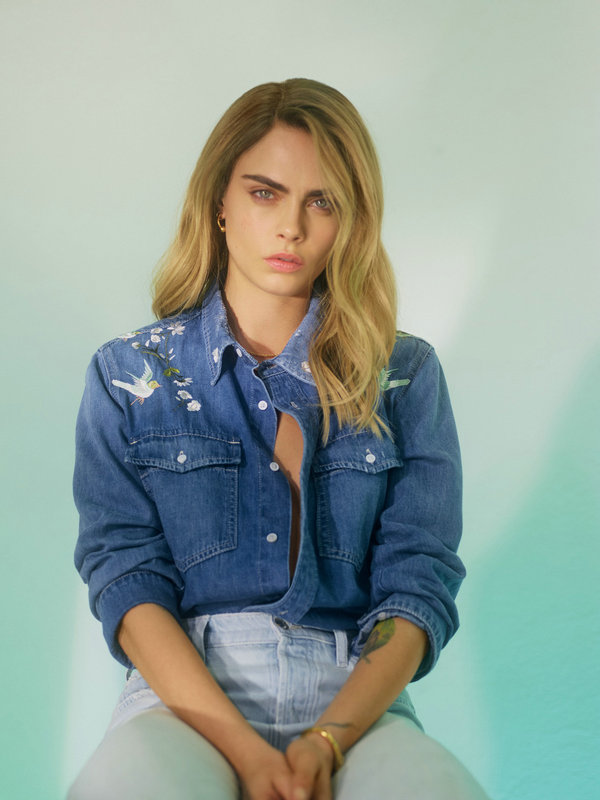 Cara Delevingne 身穿7 For All Mankind 2022春夏Easy Fits系列-1.jpg